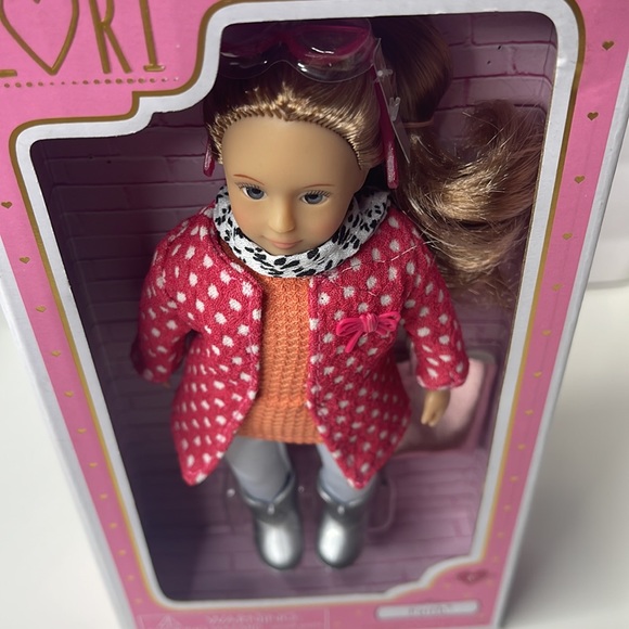 New Lori by Our Generation Faith 6 in Doll With Fall Weather Accessories - Picture 13 of 14